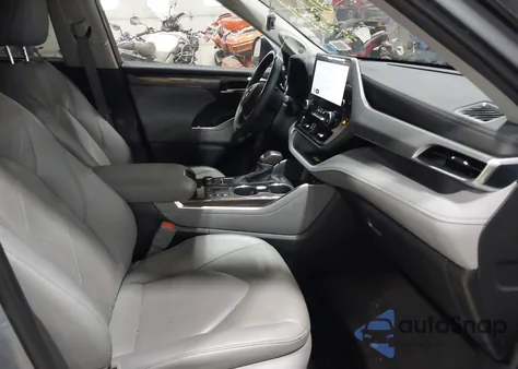 2023 Toyota Highlander Platinum z USA, uszkodzony, nr VIN 5TDKDRBH9PS527062